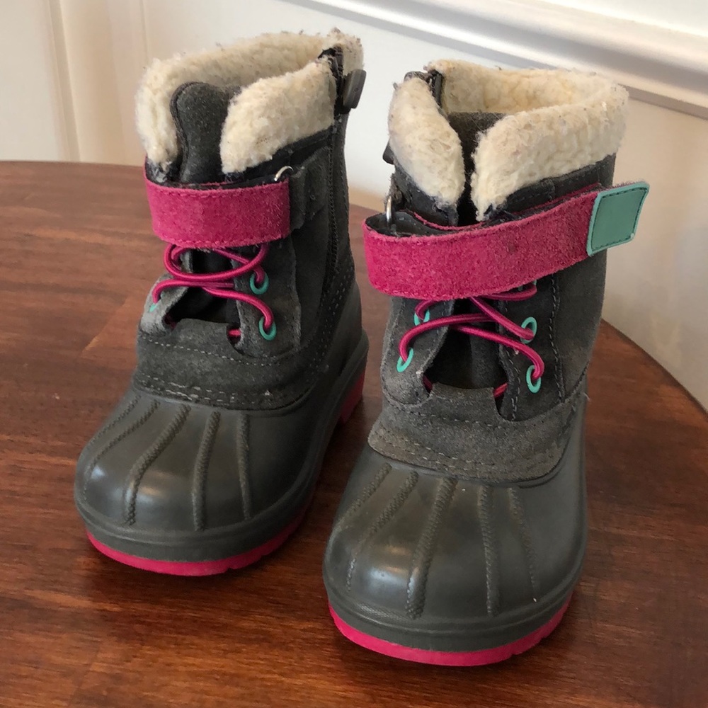 Girls cat and jack winter boots size 6